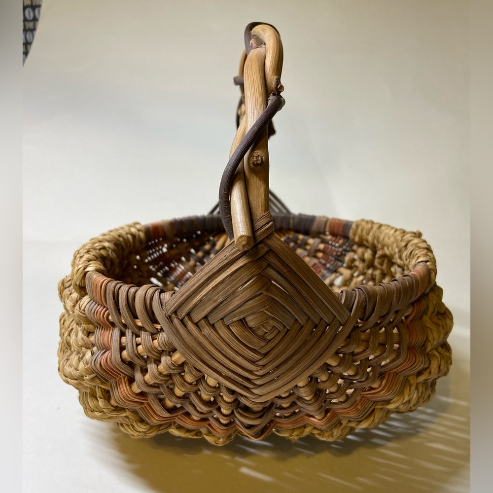 🧺 Vintage Handwoven Egg Basket 🧺